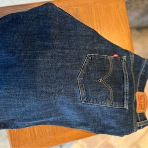 Women’s Levi’s plus size classic straight jeans worn just twice.No smoke/pet